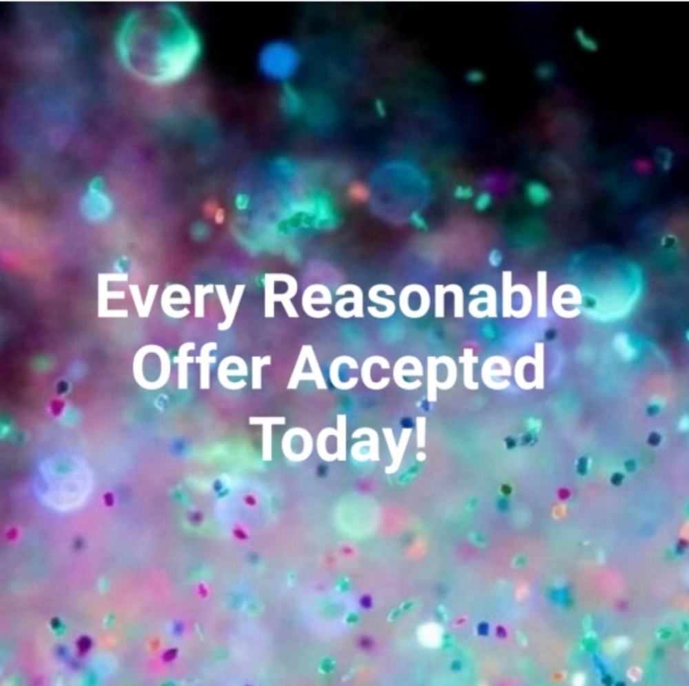 🎉EVERY REASONABLE OFFER ACCEPTED TODAY 🎉